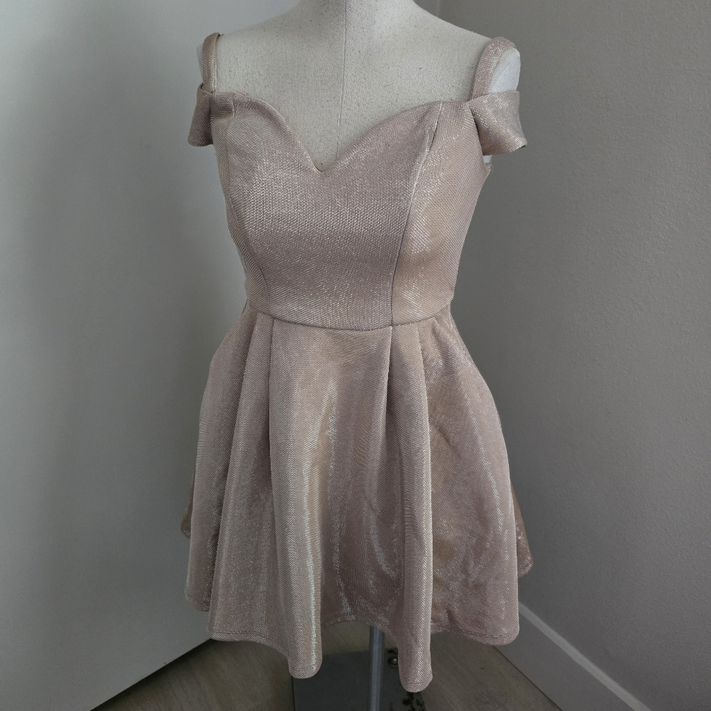 B Darlin Shimmering Off-Shoulder Champagne Mini Dress SZ 1-2 JUNIORS